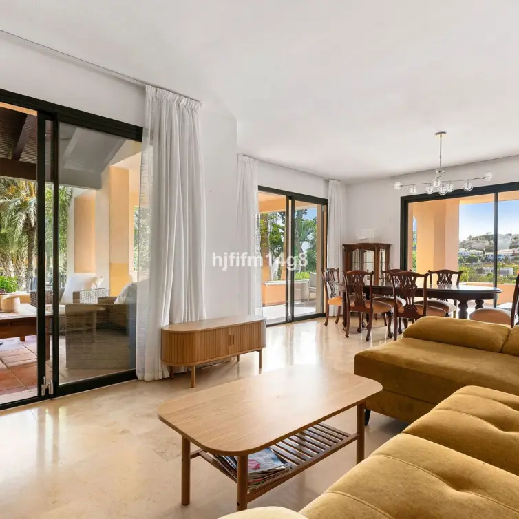 Venta de apartamento en planta baja en Estepona