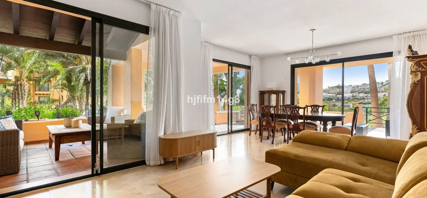 Venta de apartamento en planta baja en Estepona 3