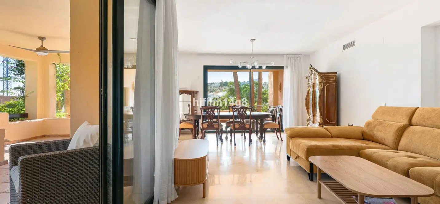 Venta de apartamento en planta baja en Estepona 4