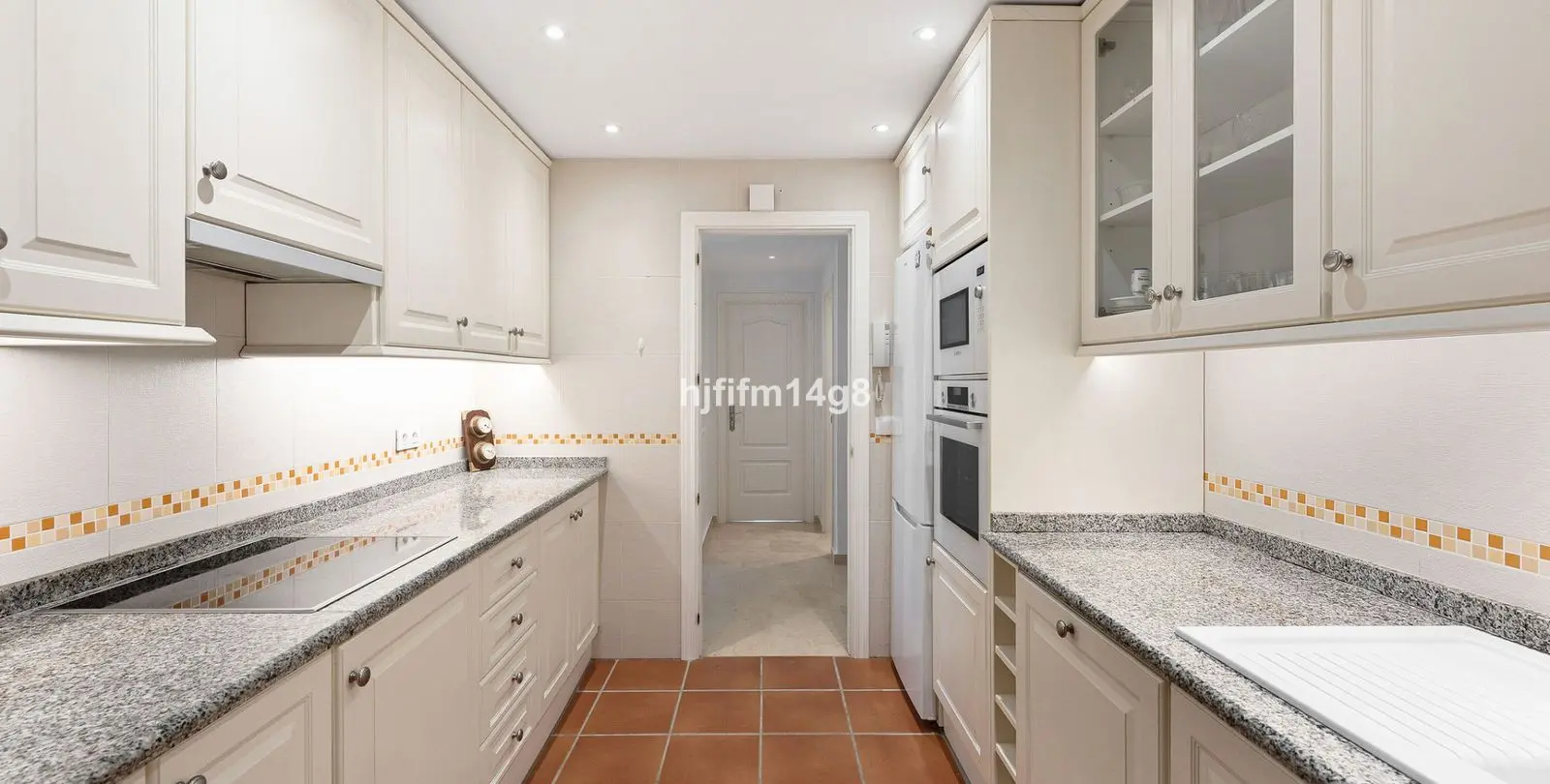 Venta de apartamento en planta baja en Estepona 7