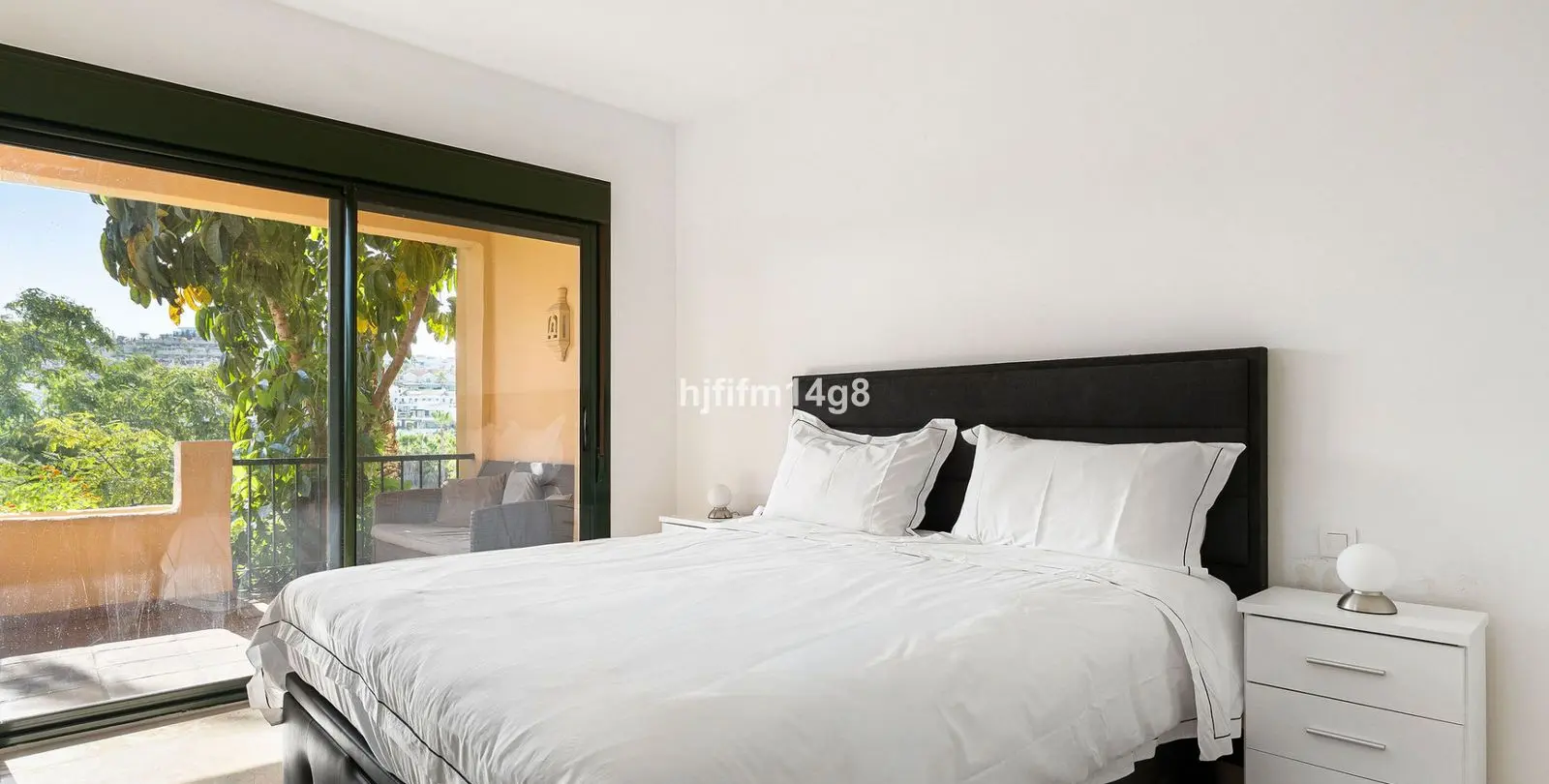 Venta de apartamento en planta baja en Estepona 8