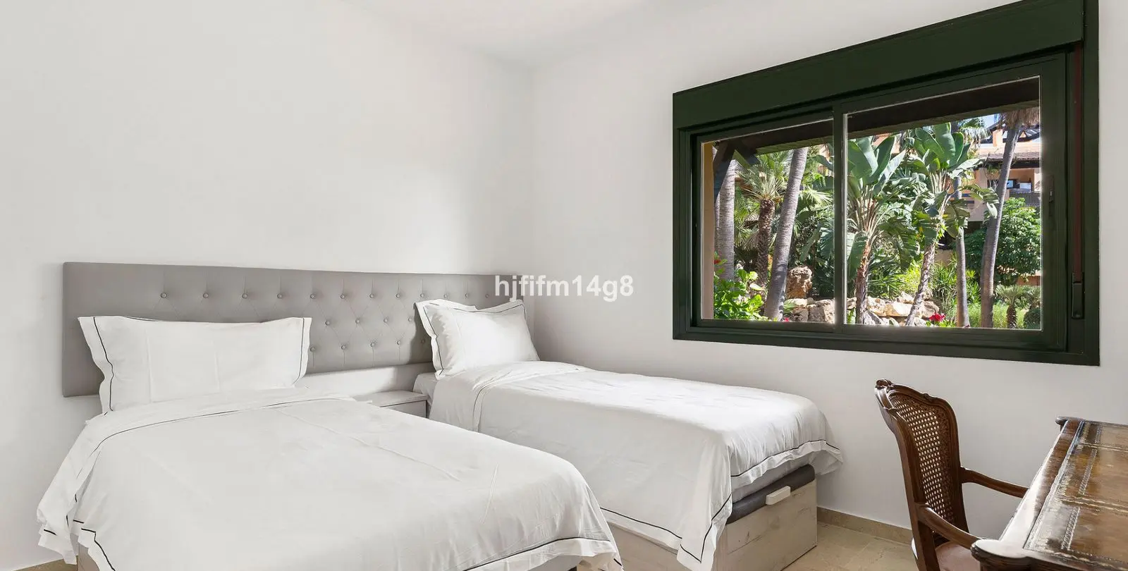 Venta de apartamento en planta baja en Estepona 12