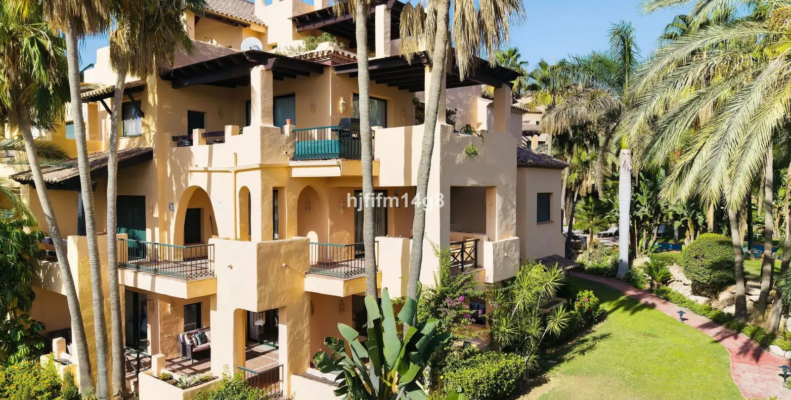 Venta de apartamento en planta baja en Estepona 20