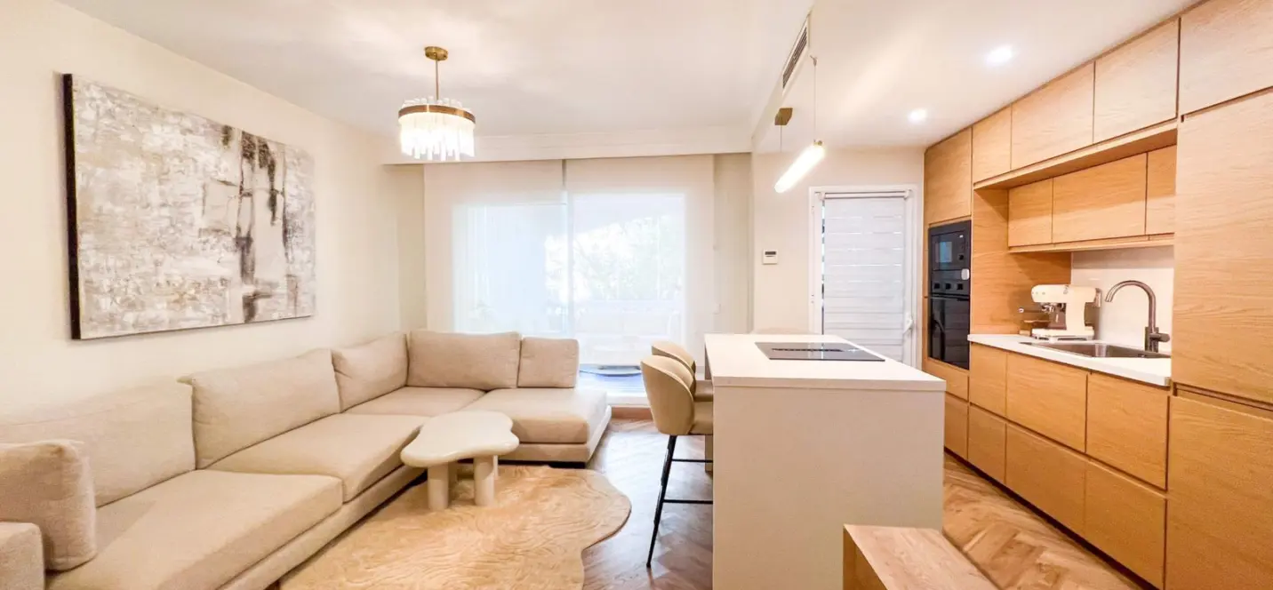 Venta de apartamento en planta media en Marbella 1