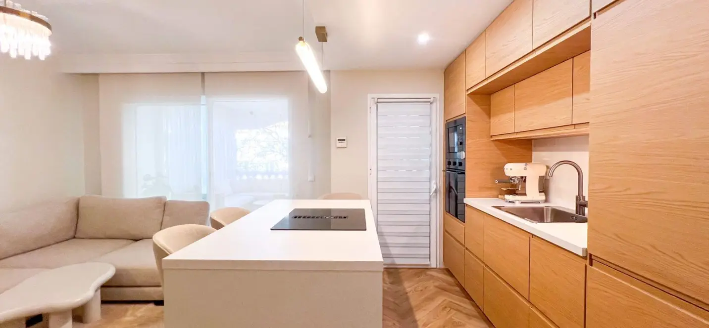 Venta de apartamento en planta media en Marbella 2