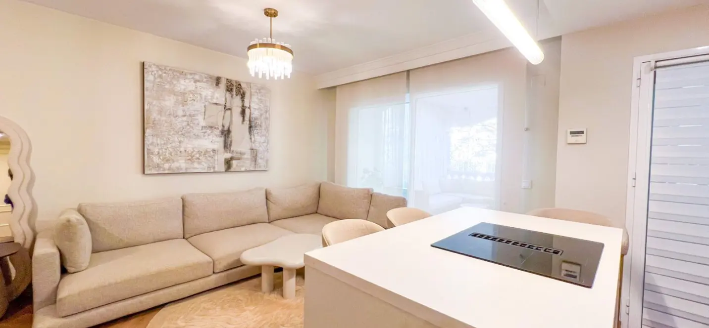 Venta de apartamento en planta media en Marbella 3
