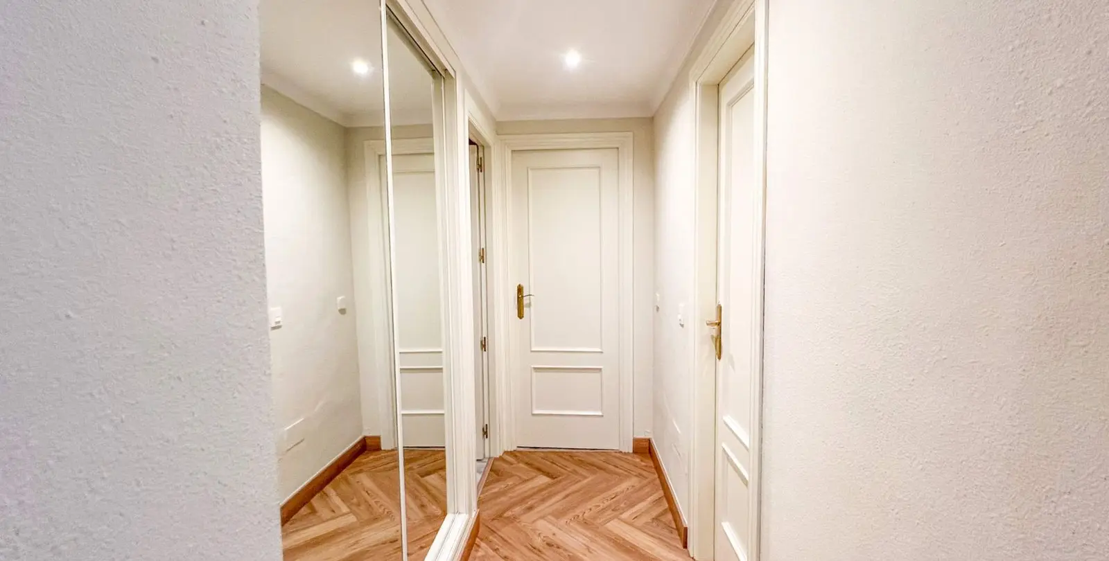 Venta de apartamento en planta media en Marbella 18