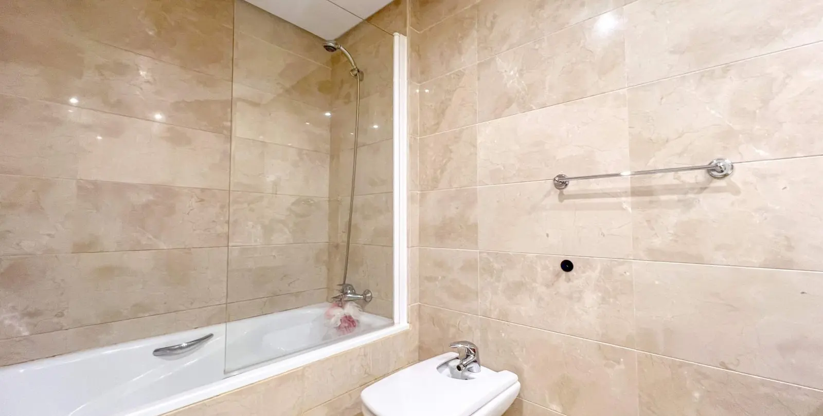 Venta de apartamento en planta media en Marbella 19
