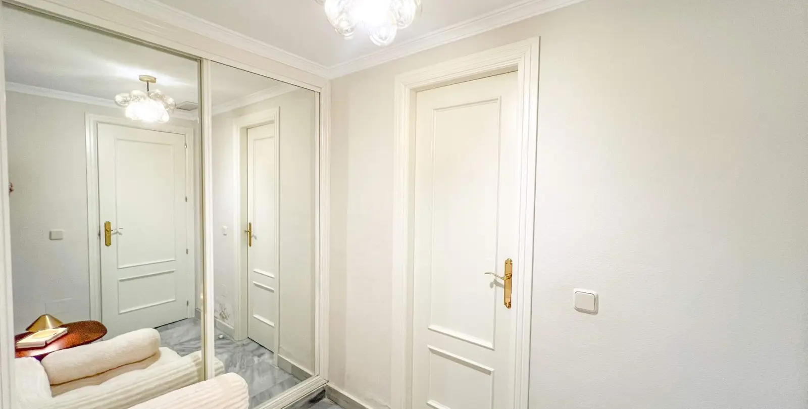 Venta de apartamento en planta media en Marbella 22