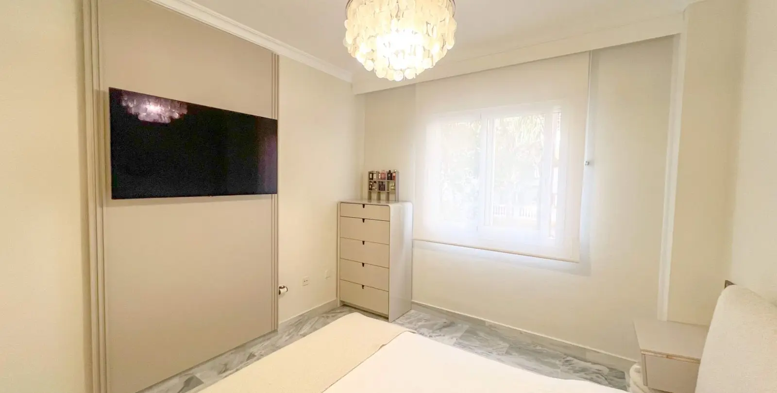 Venta de apartamento en planta media en Marbella 23