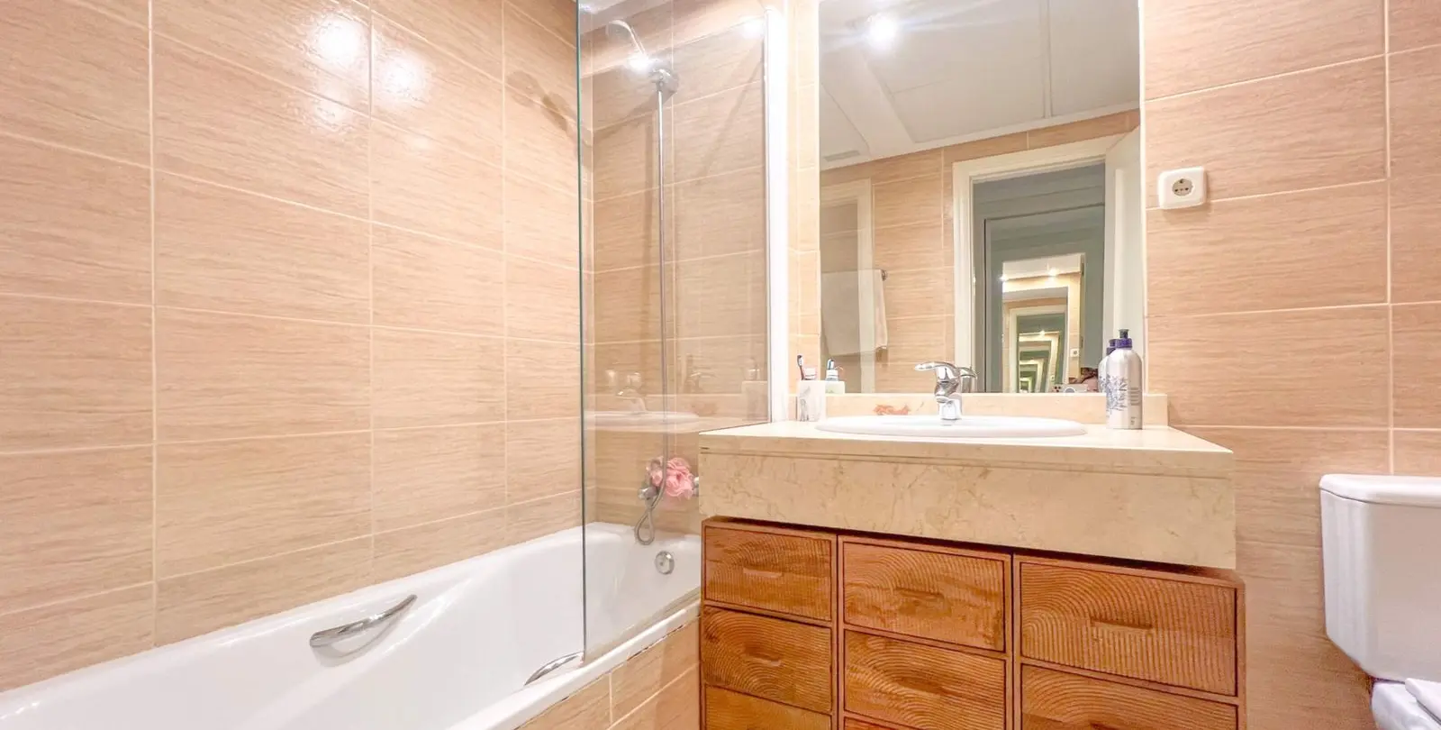 Venta de apartamento en planta media en Marbella 29