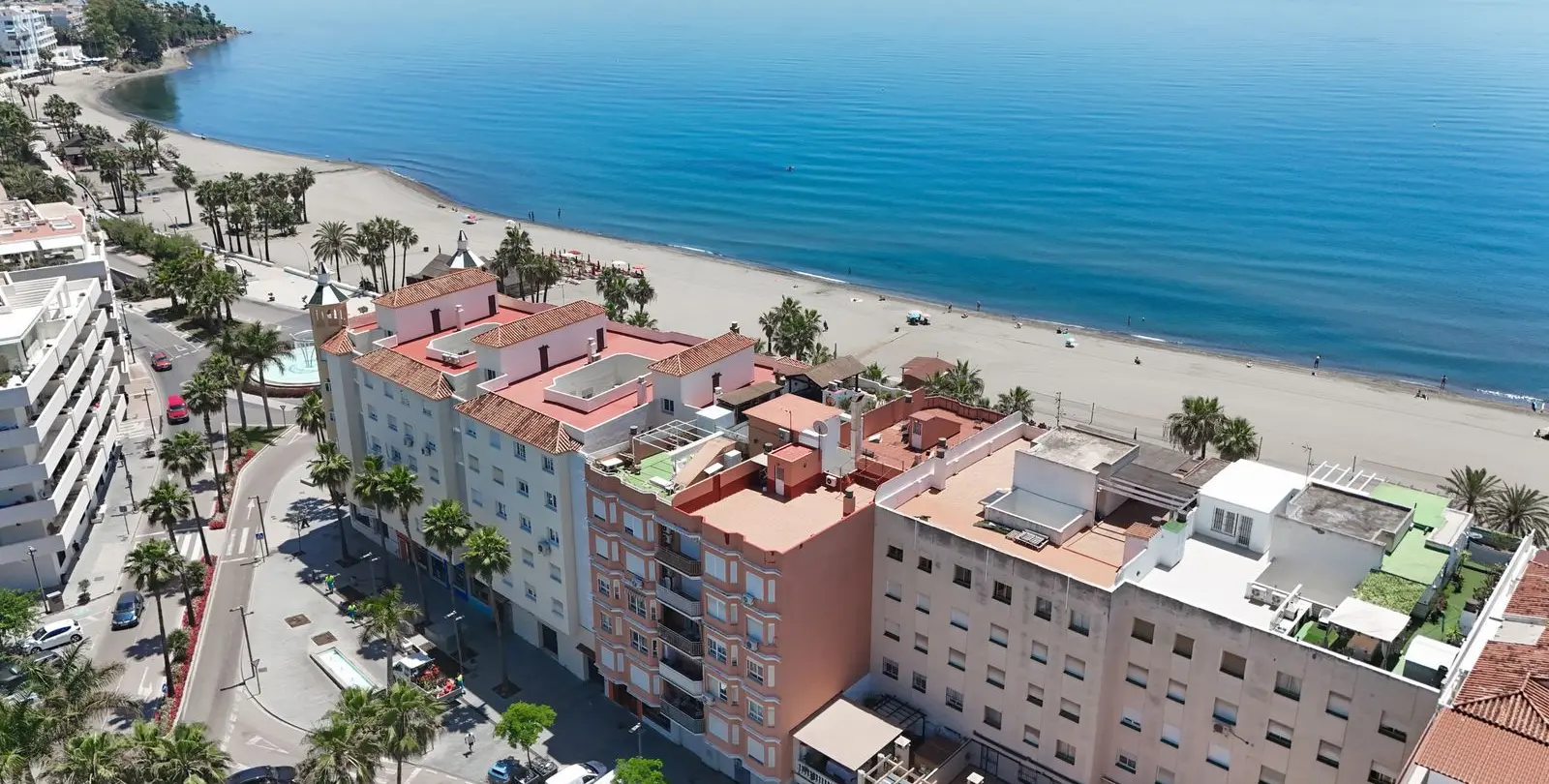 Venta de apartamento en planta media en Estepona 1