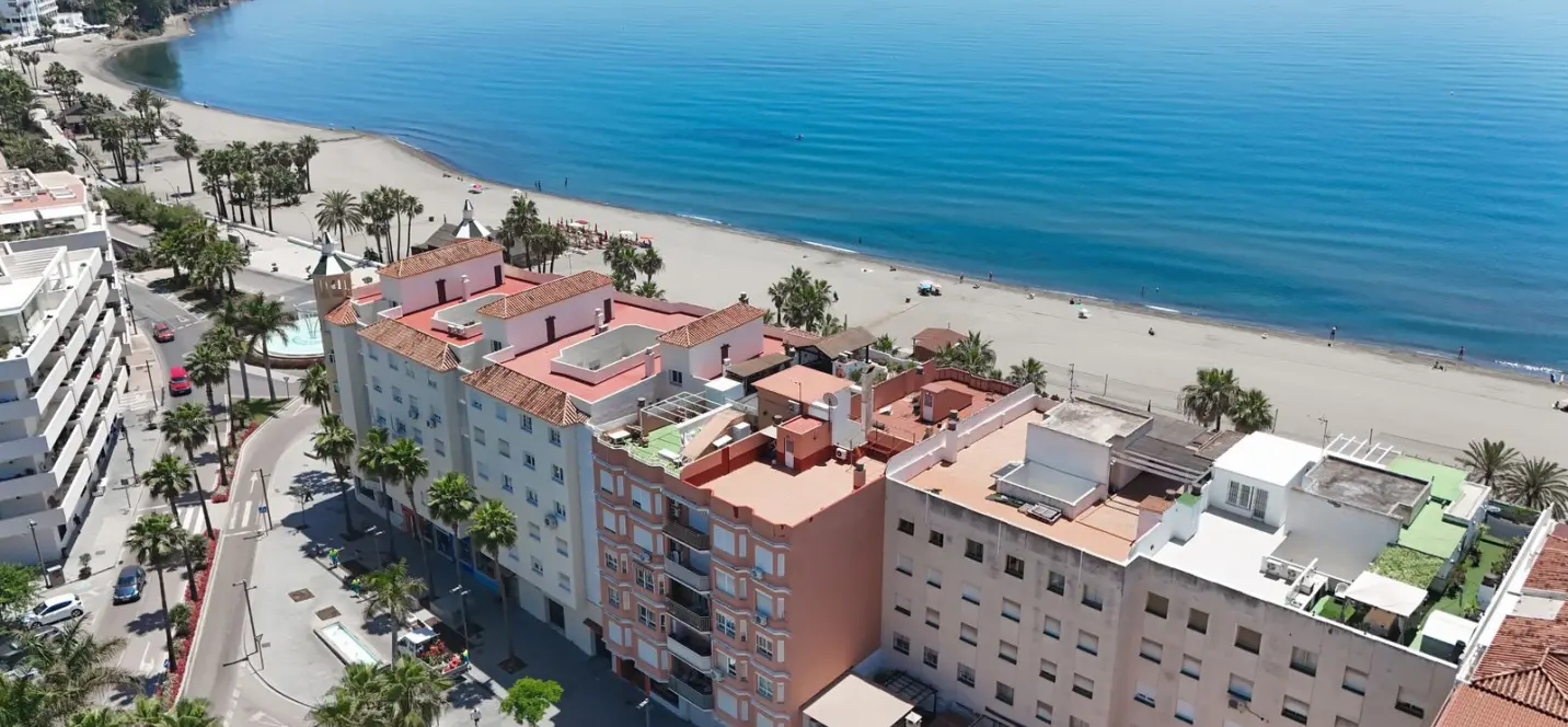 Venta de apartamento en planta media en Estepona 0