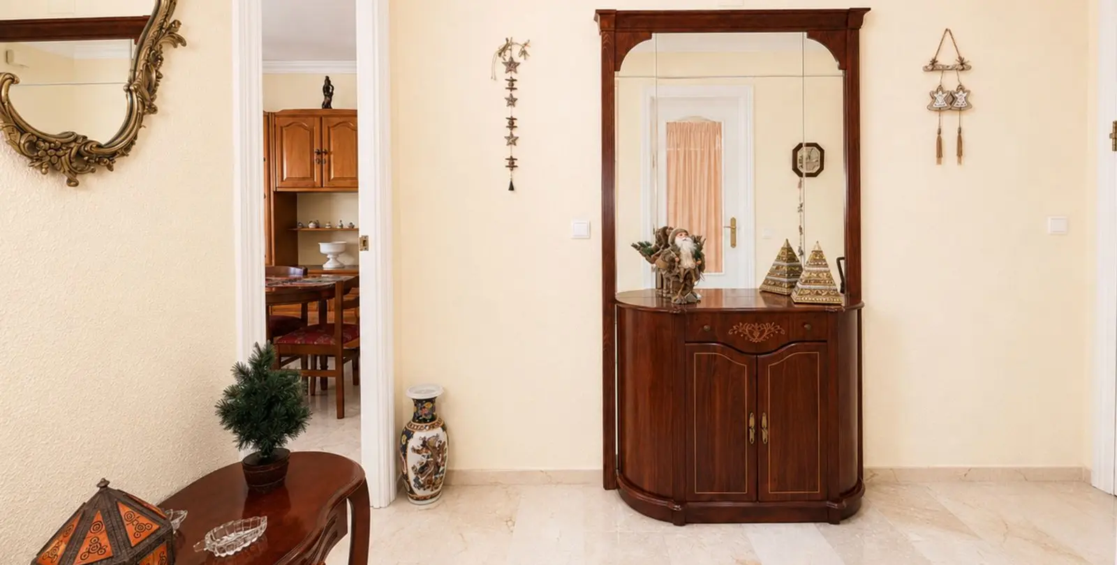 Venta de apartamento en planta media en Estepona 4