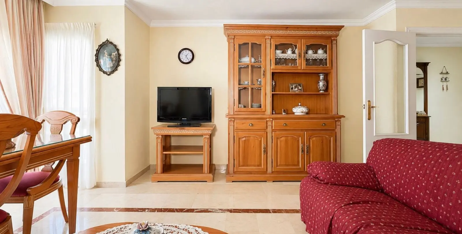 Venta de apartamento en planta media en Estepona 7