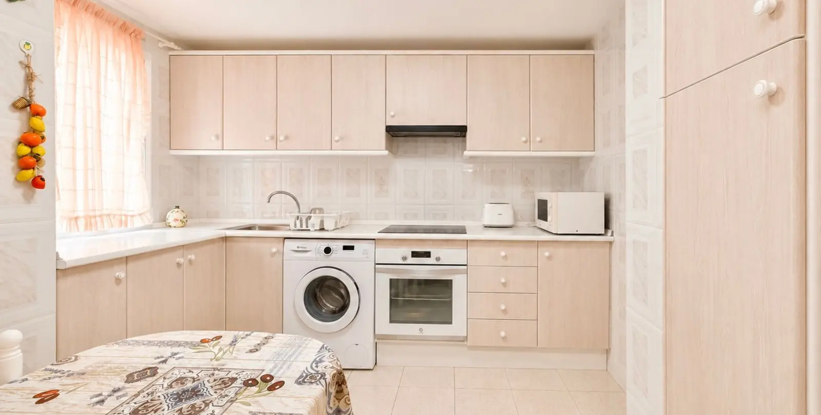 Venta de apartamento en planta media en Estepona 10