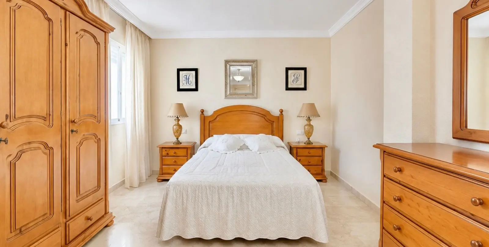 Venta de apartamento en planta media en Estepona 14
