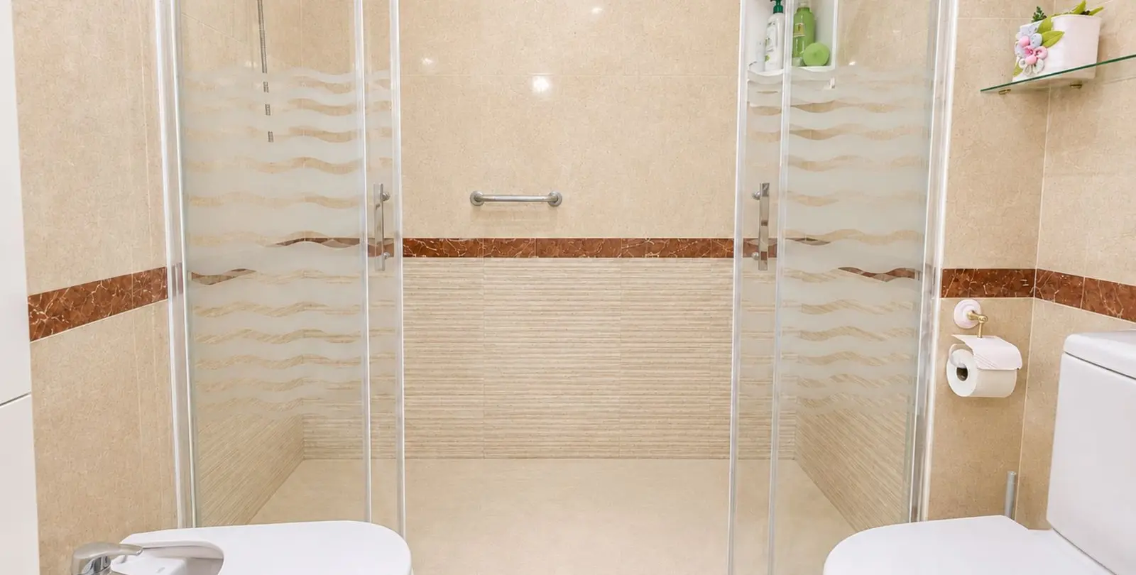 Venta de apartamento en planta media en Estepona 17