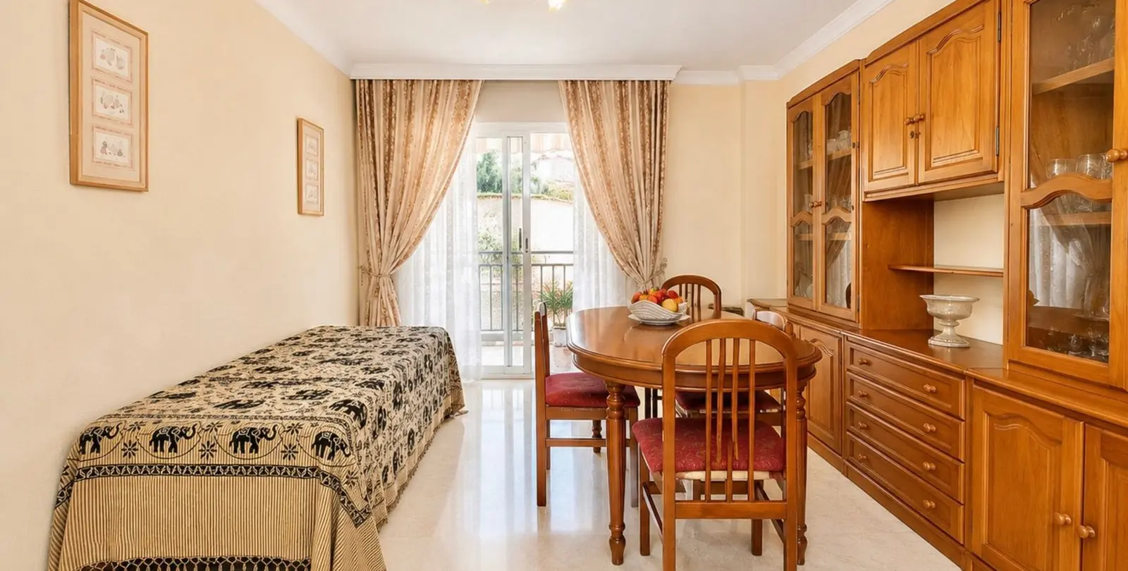 Venta de apartamento en planta media en Estepona 20