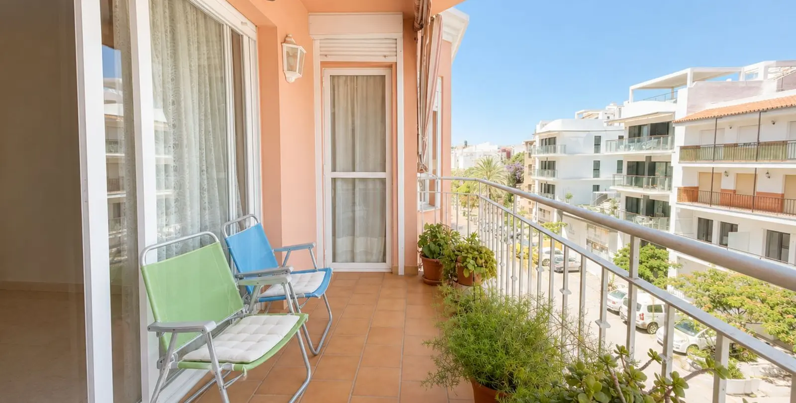 Venta de apartamento en planta media en Estepona 21