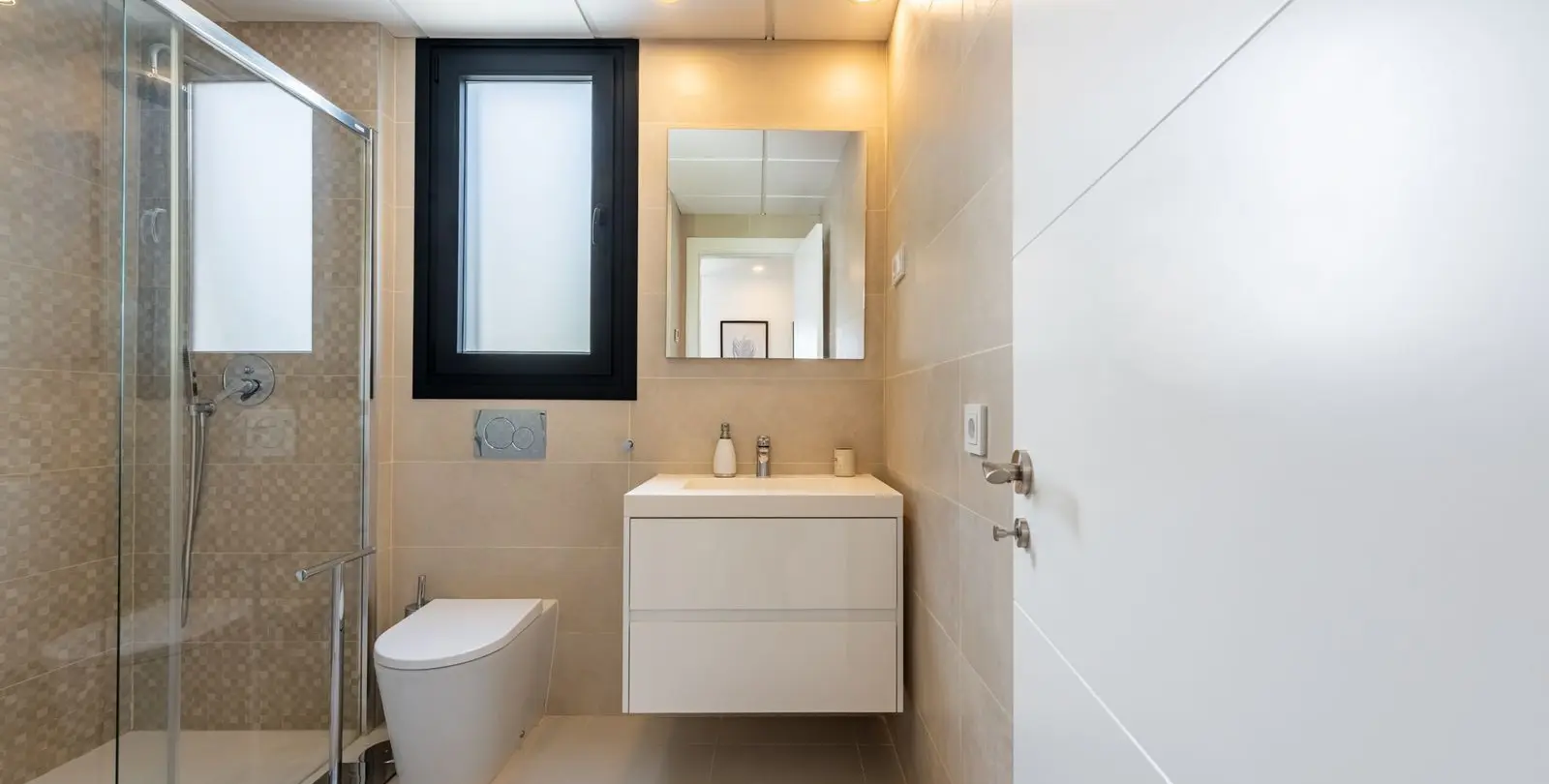 Venta de apartamento en planta media en Bel Air 23