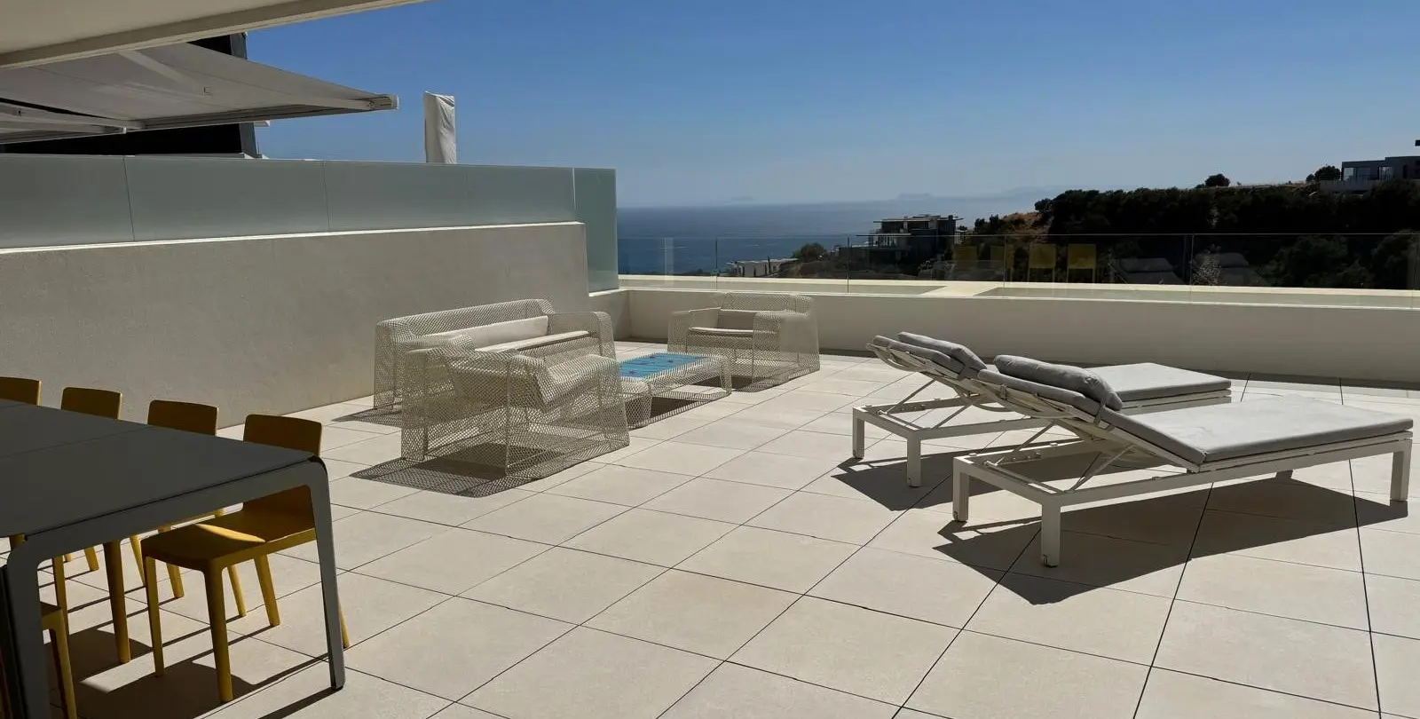 Продажа апартаментов на среднем этаже в Altos de los Monteros 1