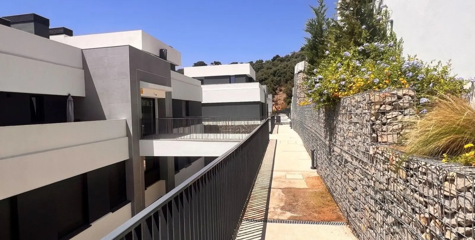 Продажа апартаментов на среднем этаже в Altos de los Monteros 30