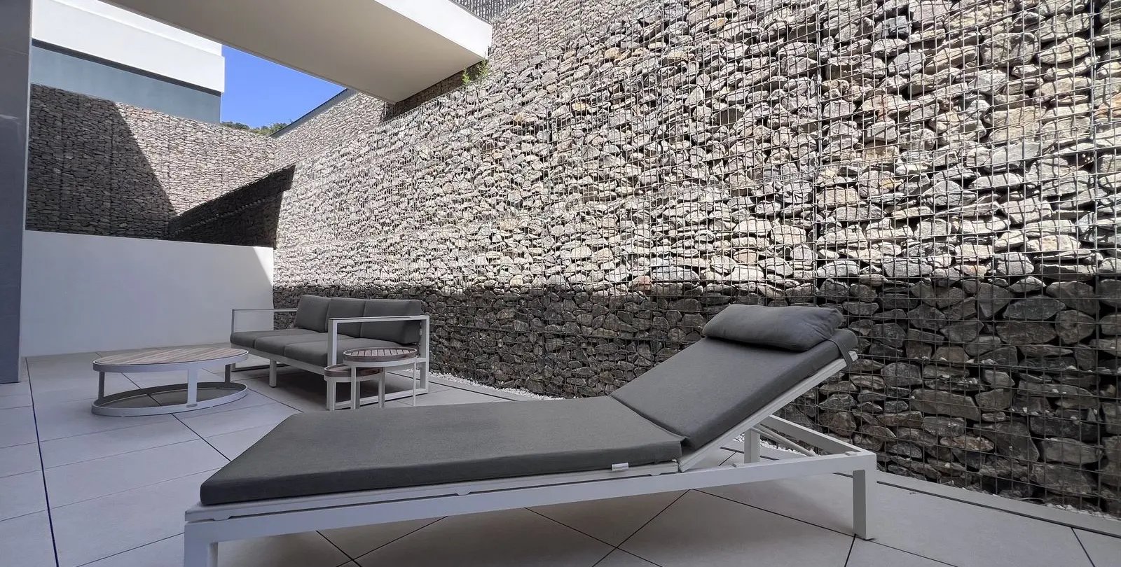 Venta de apartamento en planta media en Altos de los Monteros 34