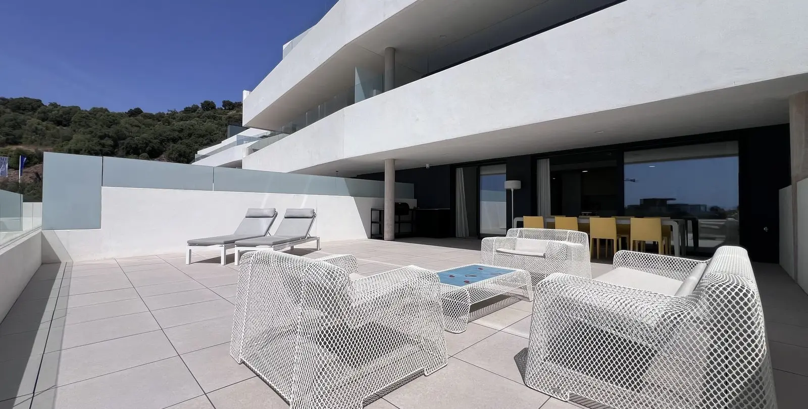 Venta de apartamento en planta media en Altos de los Monteros 42