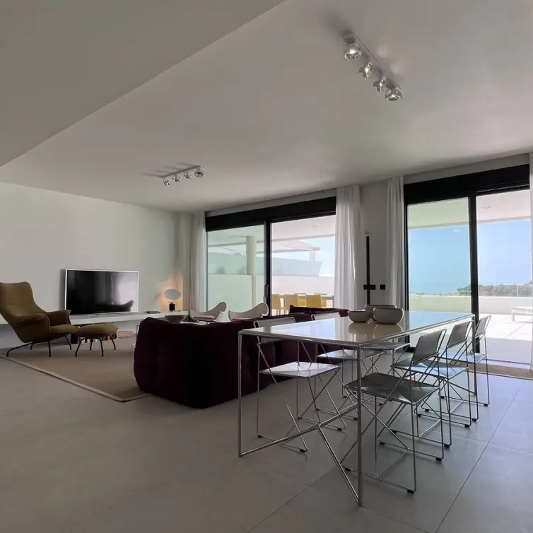 Продажа апартаментов на среднем этаже в Altos de los Monteros