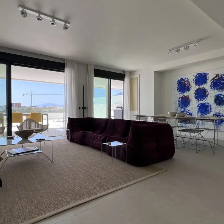 Продажа апартаментов на среднем этаже в Altos de los Monteros