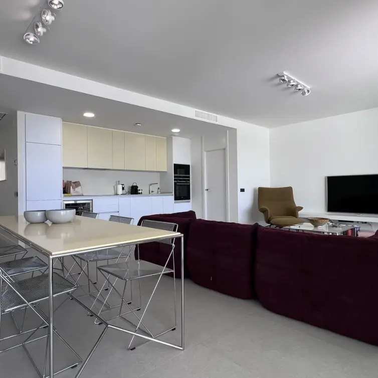 Продажа апартаментов на среднем этаже в Altos de los Monteros