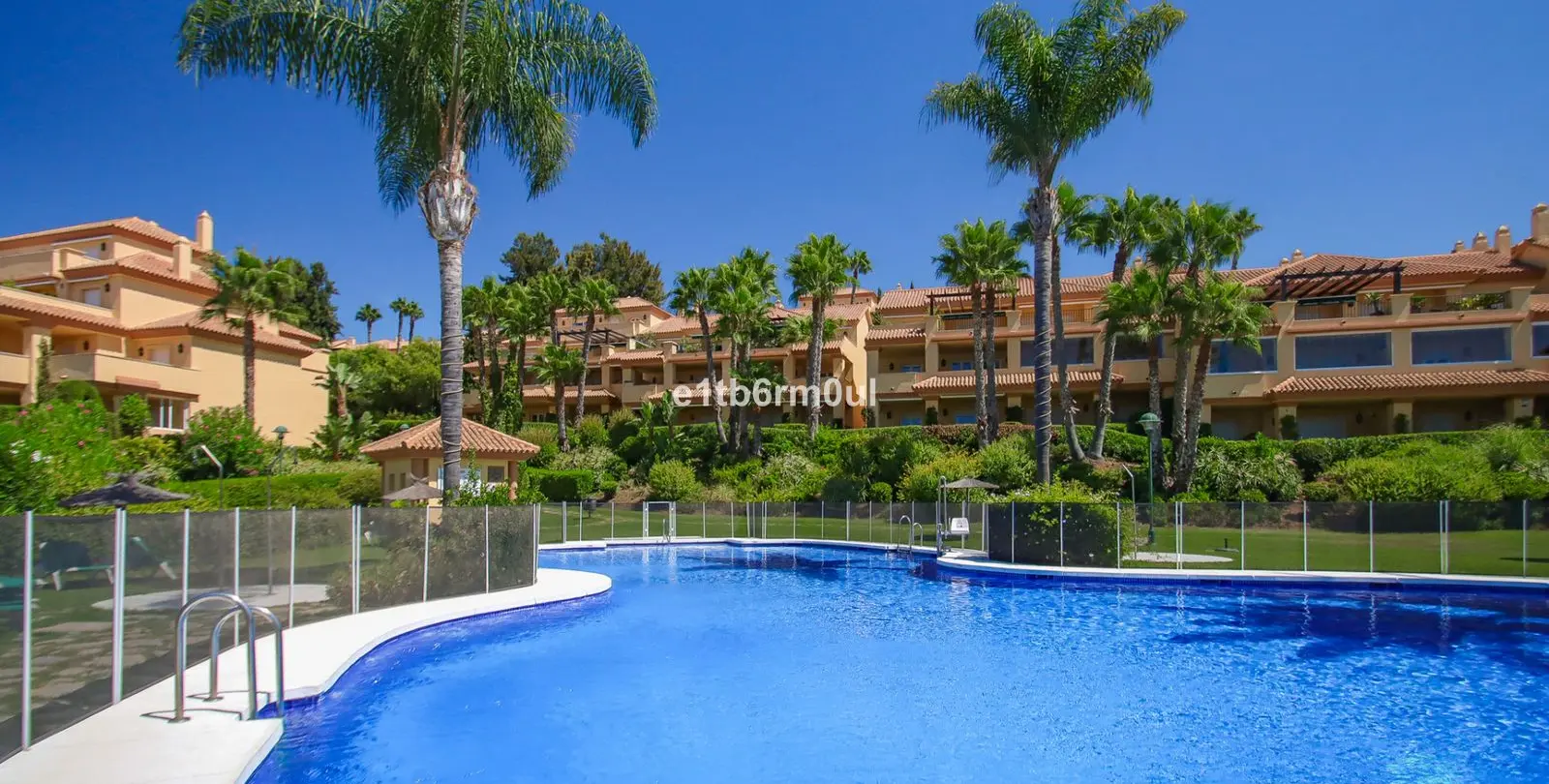 Sale of ground floor apartment in Nueva Andalucía 1