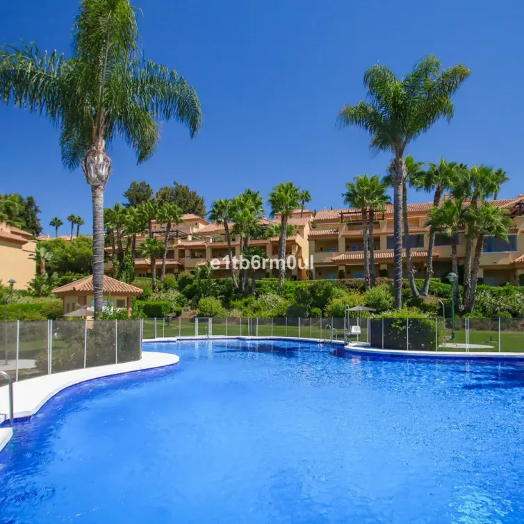 Venta de apartamento en planta baja en Nueva Andalucía