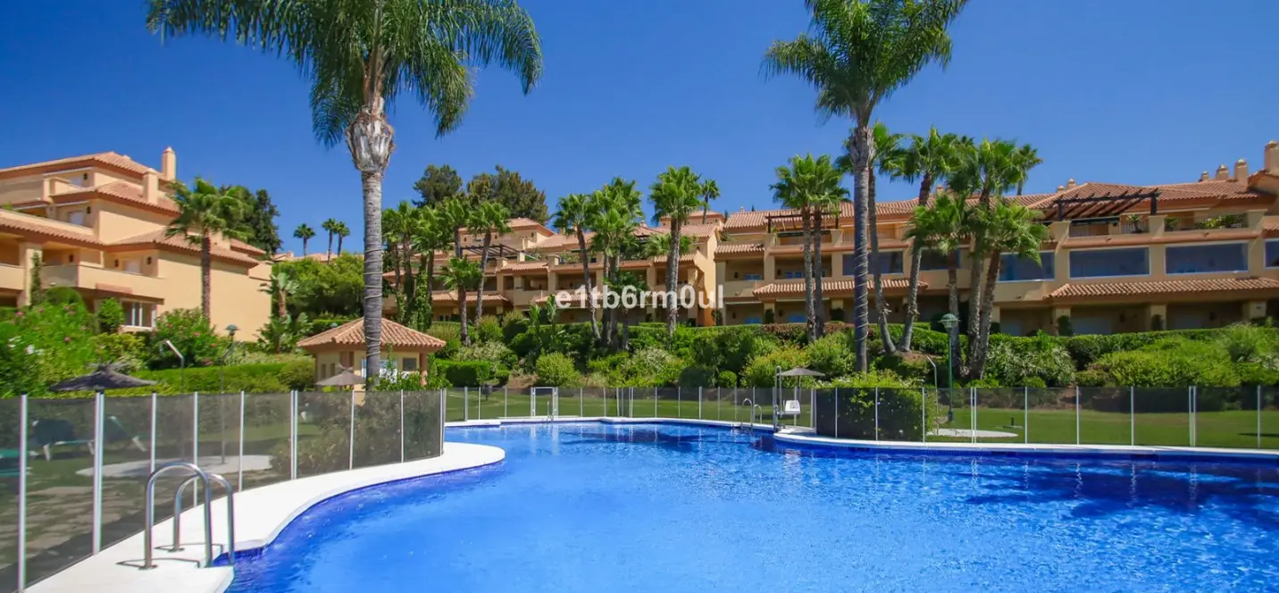 Venta de apartamento en planta baja en Nueva Andalucía 0
