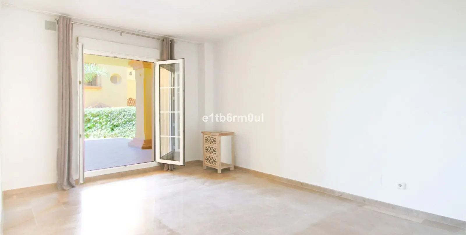 Sale of ground floor apartment in Nueva Andalucía 2