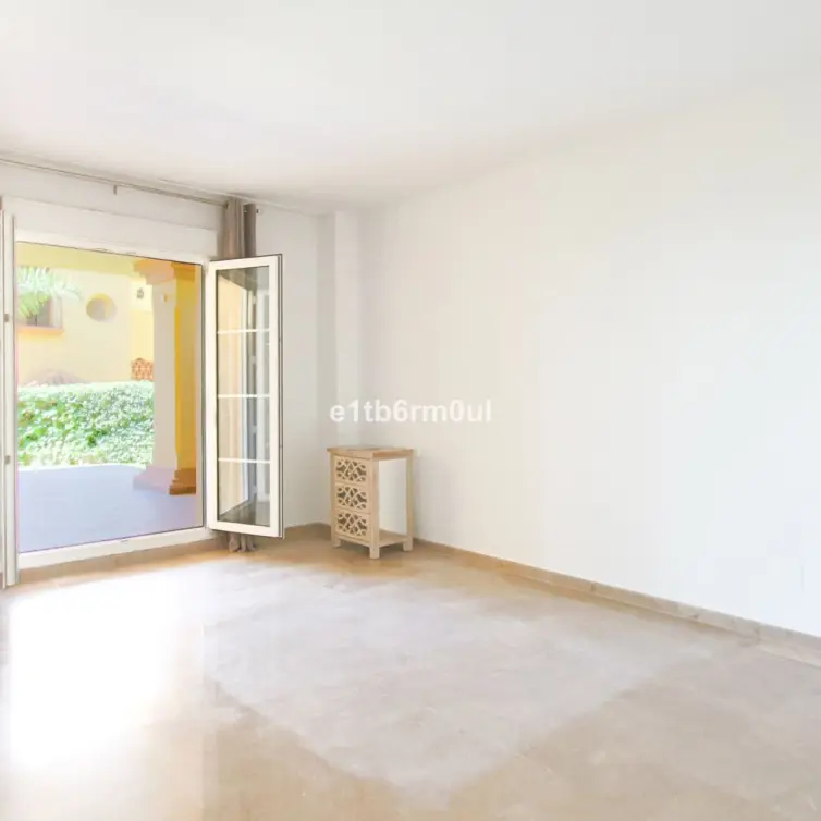 Venta de apartamento en planta baja en Nueva Andalucía