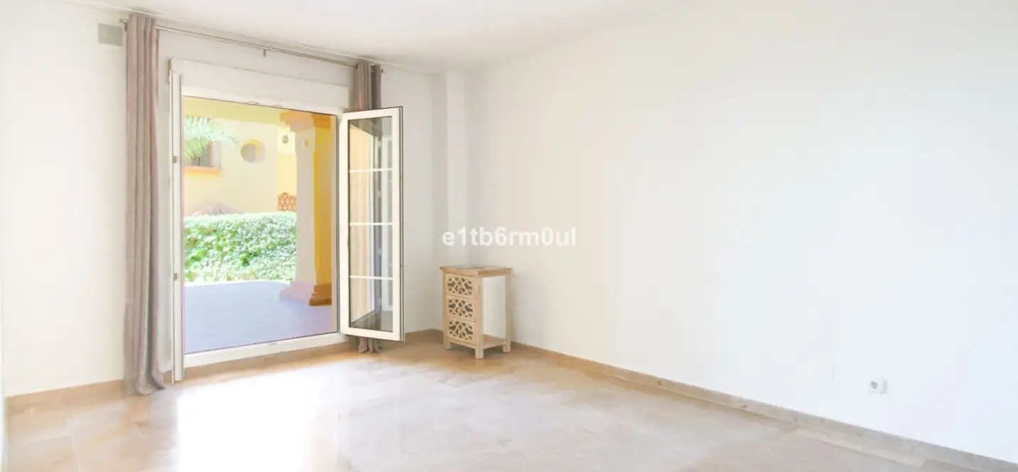 Venta de apartamento en planta baja en Nueva Andalucía 1
