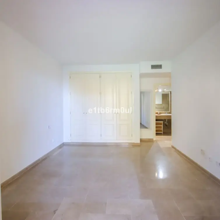 Venta de apartamento en planta baja en Nueva Andalucía