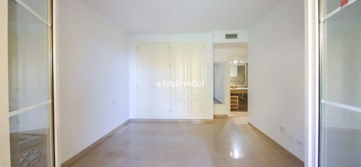 Venta de apartamento en planta baja en Nueva Andalucía 2