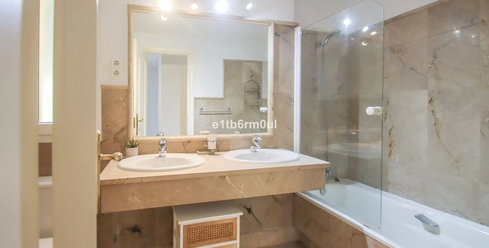 Sale of ground floor apartment in Nueva Andalucía 4