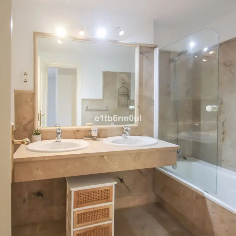 Venta de apartamento en planta baja en Nueva Andalucía