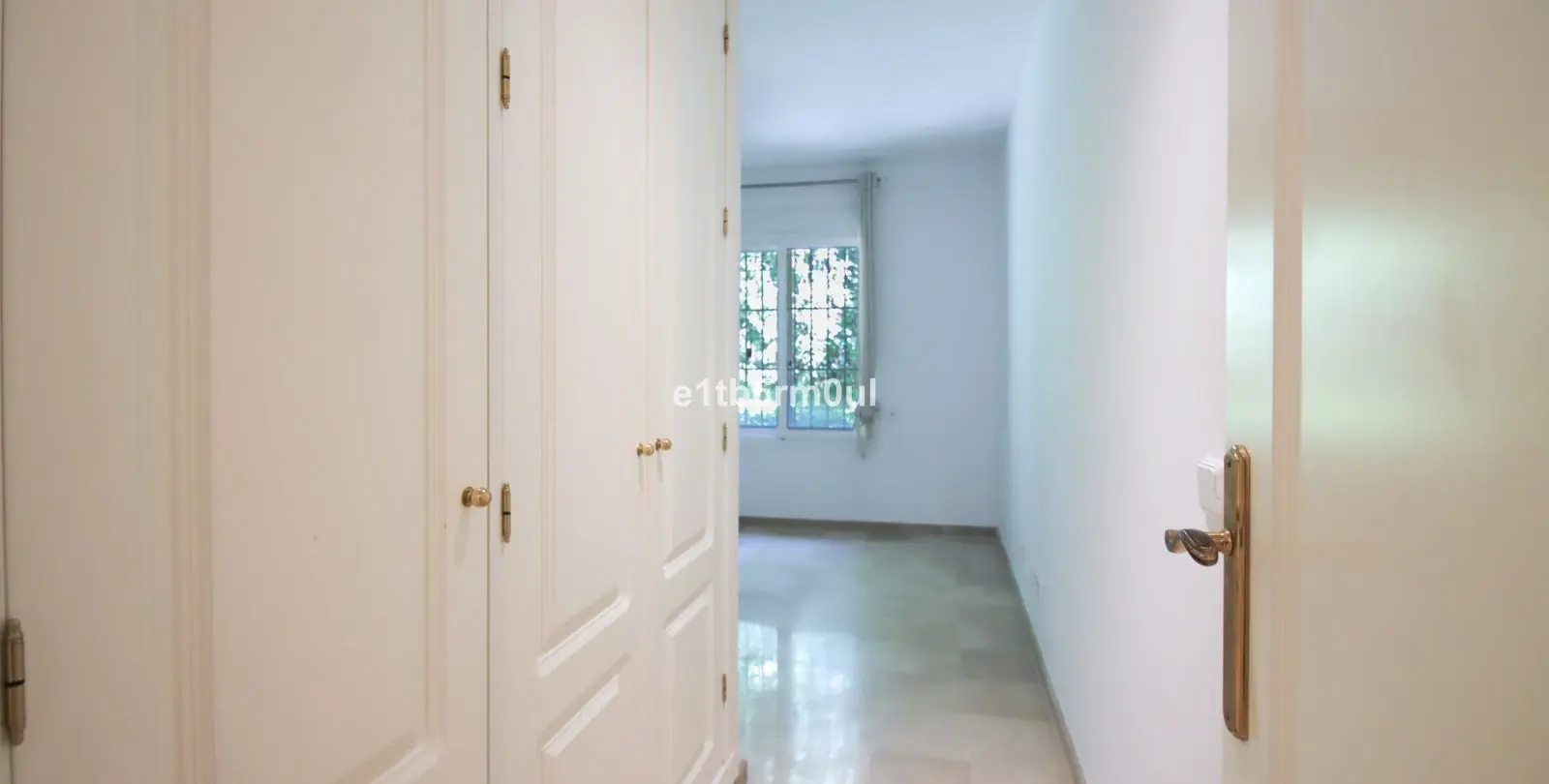 Sale of ground floor apartment in Nueva Andalucía 5