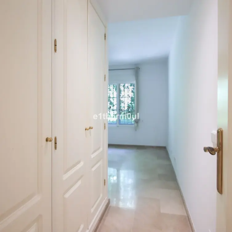 Venta de apartamento en planta baja en Nueva Andalucía