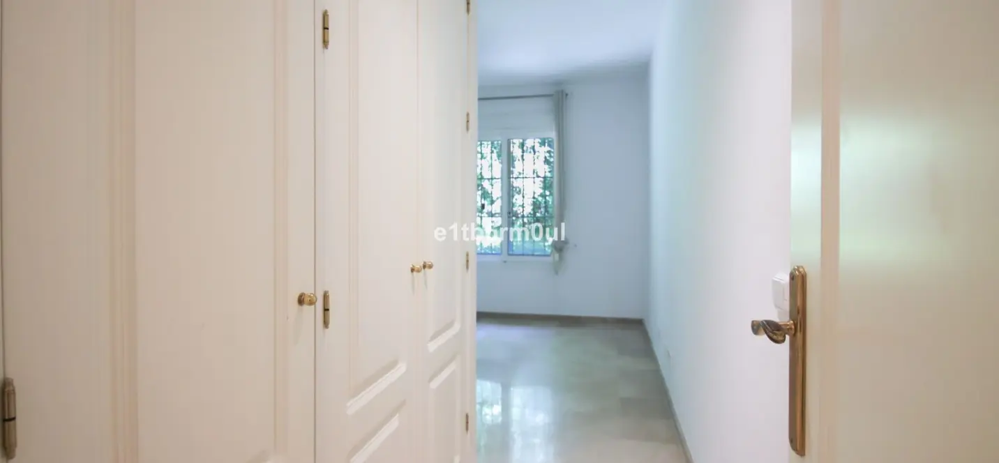 Venta de apartamento en planta baja en Nueva Andalucía 4