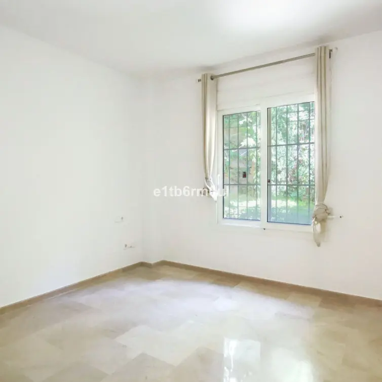 Venta de apartamento en planta baja en Nueva Andalucía