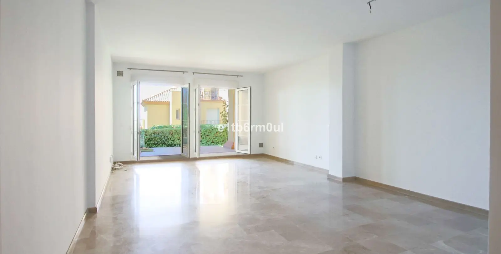 Sale of ground floor apartment in Nueva Andalucía 14