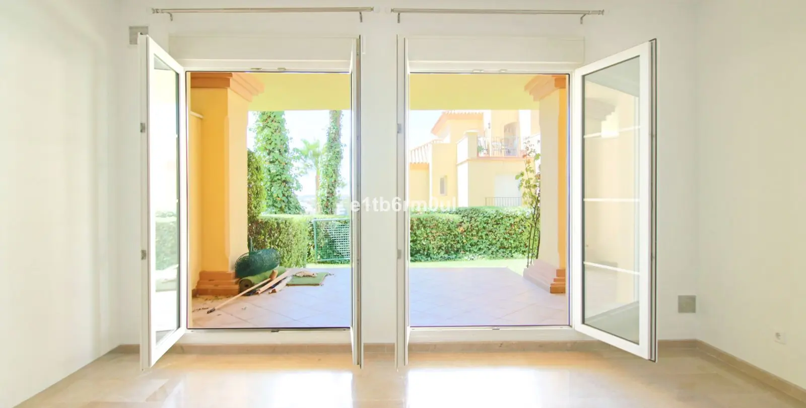 Sale of ground floor apartment in Nueva Andalucía 15
