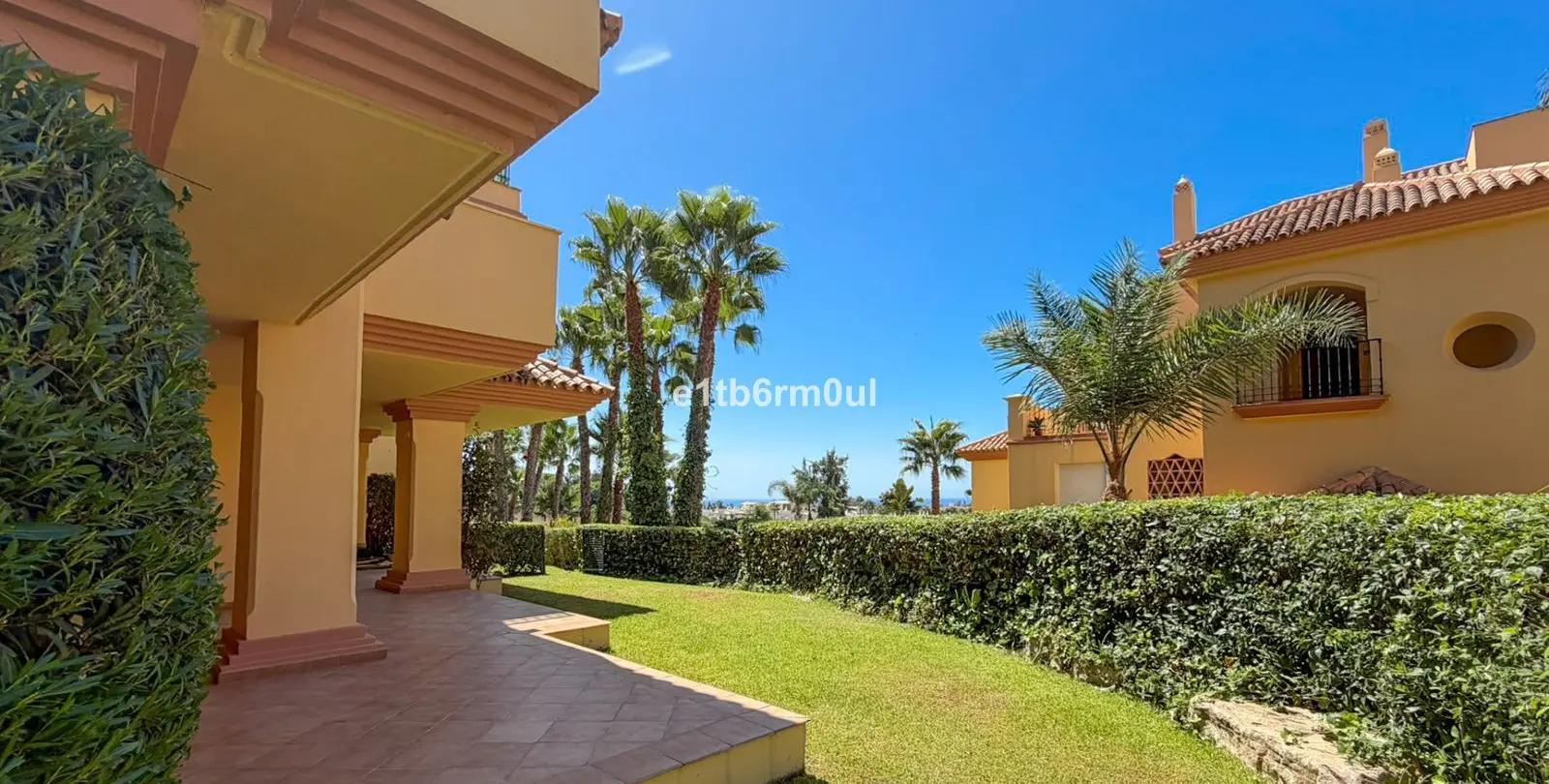 Sale of ground floor apartment in Nueva Andalucía 18