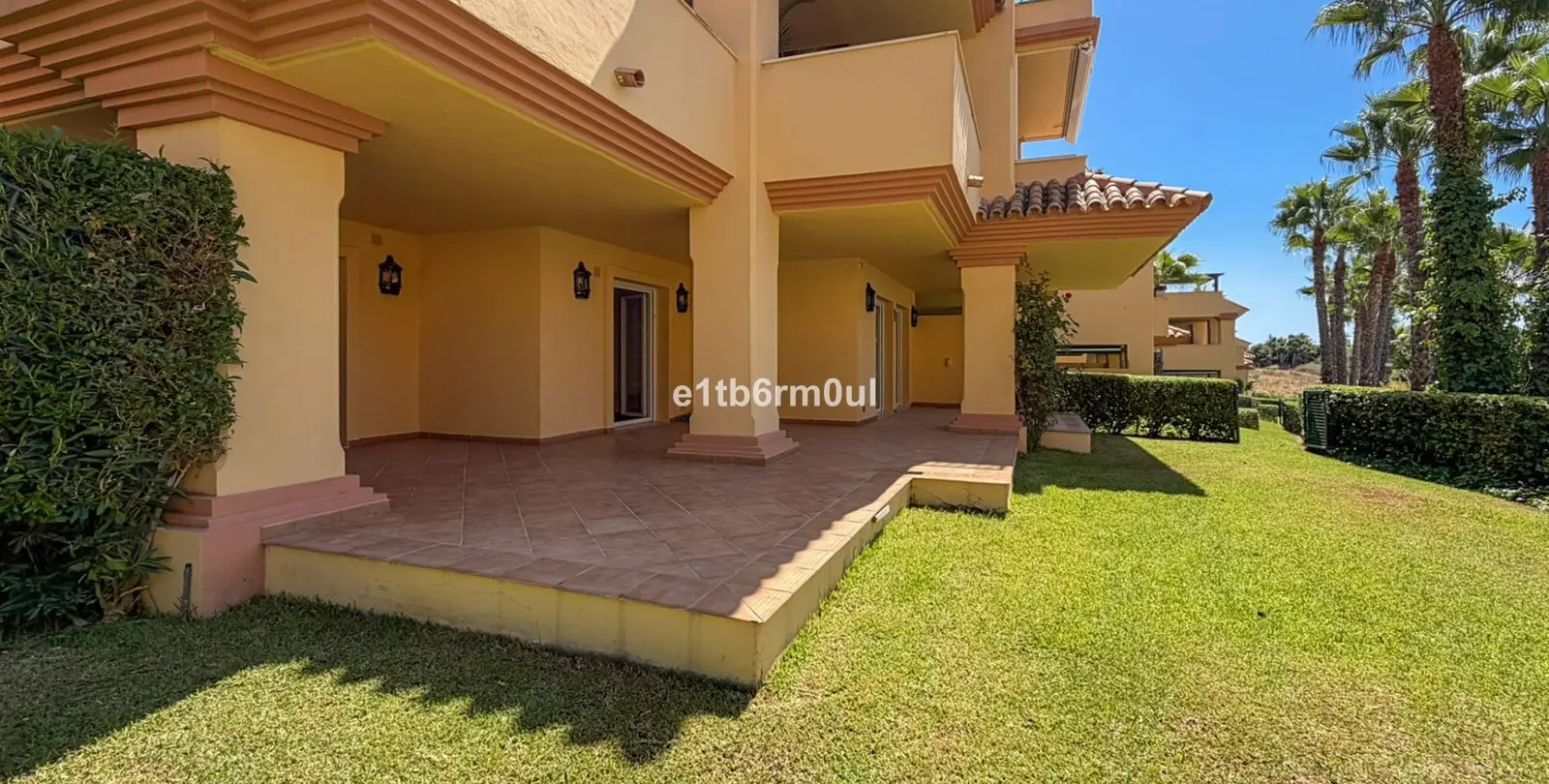 Sale of ground floor apartment in Nueva Andalucía 19